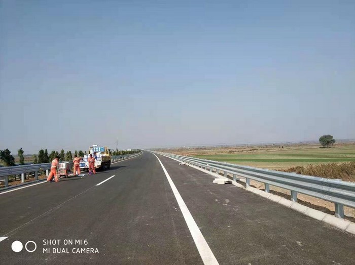 山東高速公路MMA雙組份刮涂標(biāo)線施劃